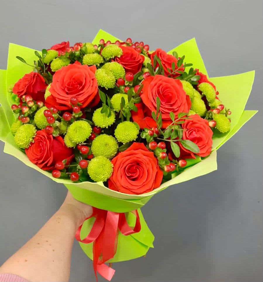 Букет цветов из: Хризантемы и Розы в Старой Рузе