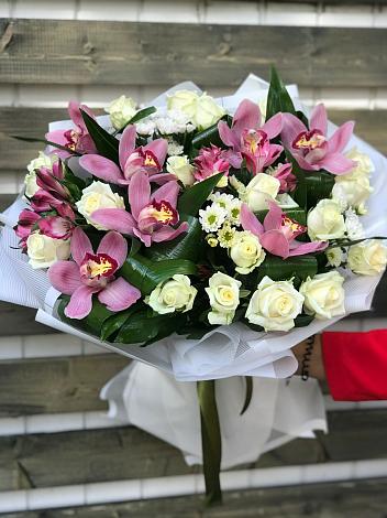 Букет цветов из: Розы и Хризантемы в Старой Рузе