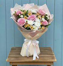 Букет цветов из:  Гвоздики, Орхидеи и Розы в Старой Рузе