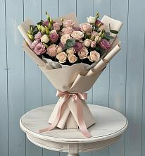 Букет цветов из:  Розы и Лизиантусы в Старой Рузе