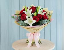 Букет цветов из:  Лилии и Розы в Старой Рузе