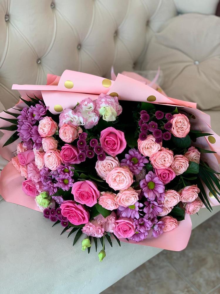 Букет цветов из: Хризантемы, Розы и Лизиантусы в Старой Рузе