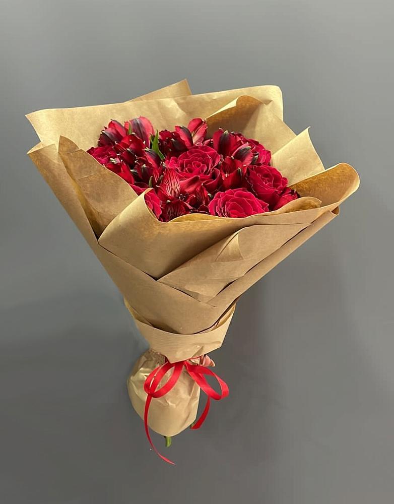 Букет цветов из: Альстромерии и Розы в Старой Рузе