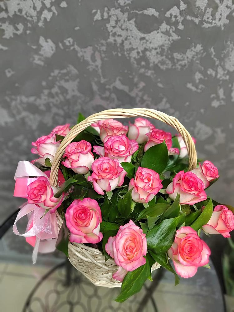 Цветочная композиция из Розы в корзине в Старой Рузе