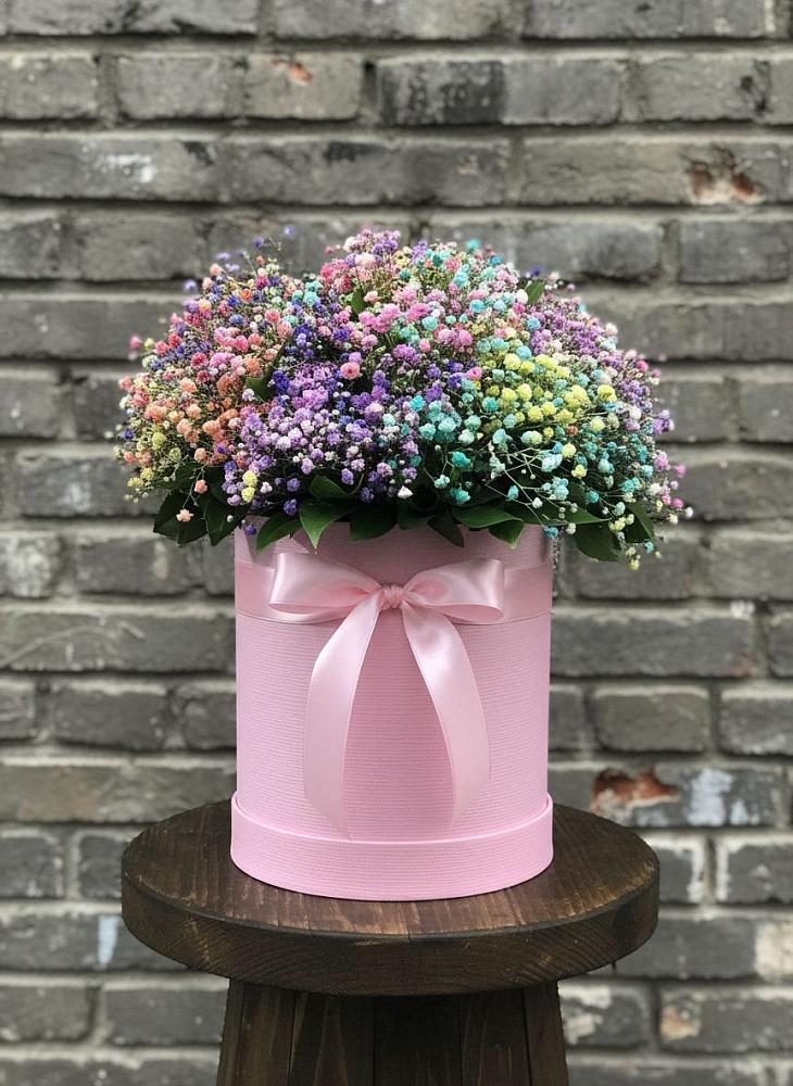 Цветочная композиция из Гипсофила и Розы в шляпной коробке в Старой Рузе