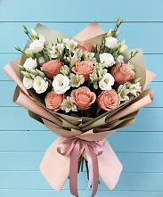 Букет цветов из:  Розы, Альстромерии и Лизиантусы в Старой Рузе
