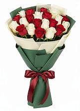 Букет Микс из красных и белых роз в Старой Рузе