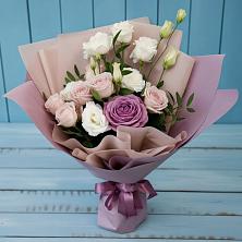 Букет цветов из:  Розы и Лизиантусы в Старой Рузе