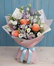 Букет цветов из:  Лизиантусы, Розы, Альстромерии и Гипсофила в Старой Рузе