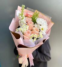 Букет цветов из:  Хризантемы и Розы в Старой Рузе