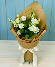 Букет цветов из:  Хризантемы и Лизиантусы #REPLACE_PRED# Старой Рузе