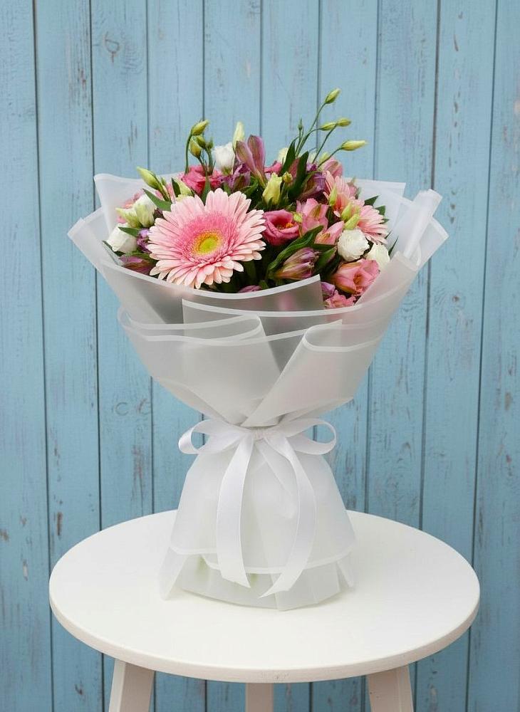 Букет цветов из: Герберы, Альстромерии и Лизиантусы в Старой Рузе