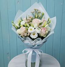 Букет цветов из:  Розы и Лизиантусы в Старой Рузе