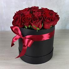 Цветочная композиция из Розы в шляпной коробке в Старой Рузе
