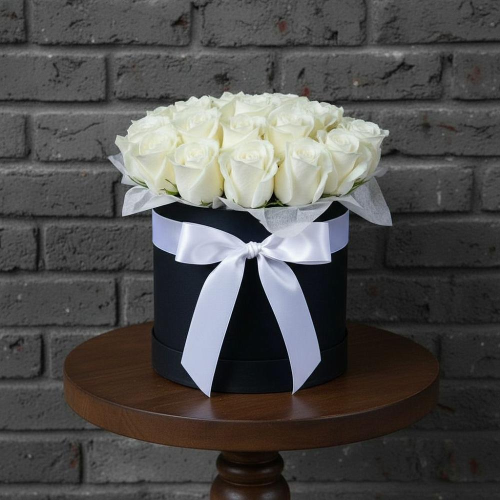 Цветочная композиция из Розы в шляпной коробке в Старой Рузе