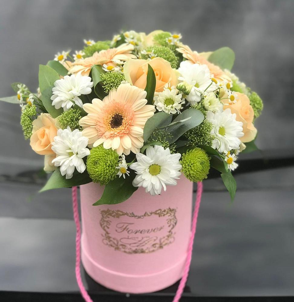 Цветочная композиция из Розы, Герберы и Хризантемы в шляпной коробке в Старой Рузе