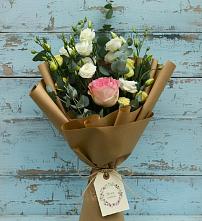 Букет цветов из:  Розы и Лизиантусы в Старой Рузе