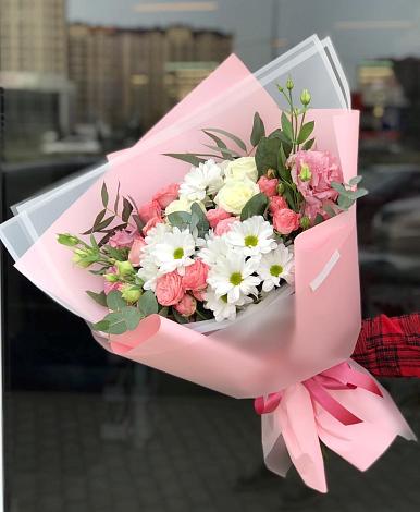 Букет цветов из: Розы, Лизиантусы и Хризантемы в Старой Рузе